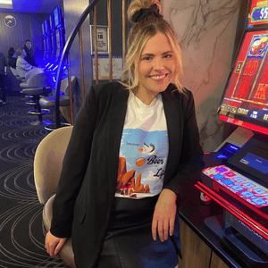 Lady wearing cotton beer T shirt